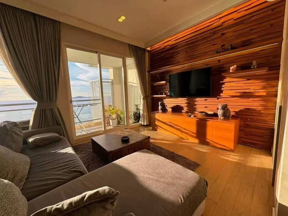 Large One Bedroom Apartment For Sale