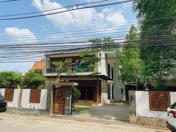 Detached House For Rent