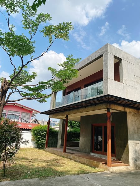 Detached House For Rent