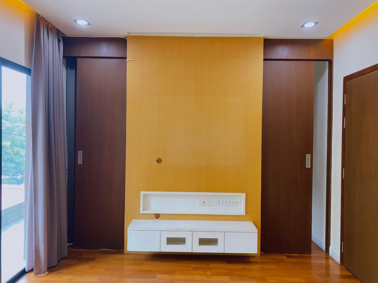 Detached House For Rent
