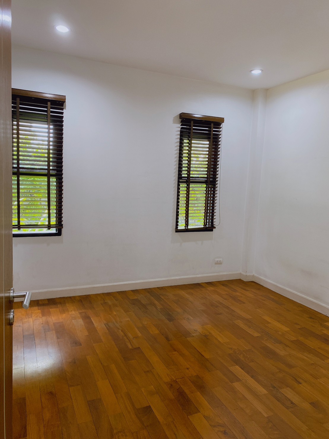 Detached House For Rent