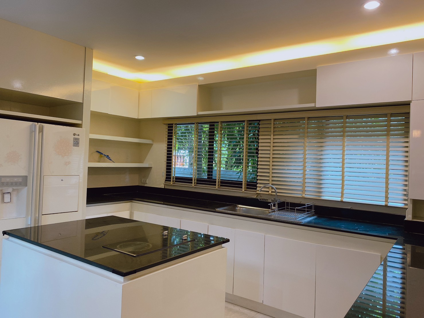 Detached House For Rent