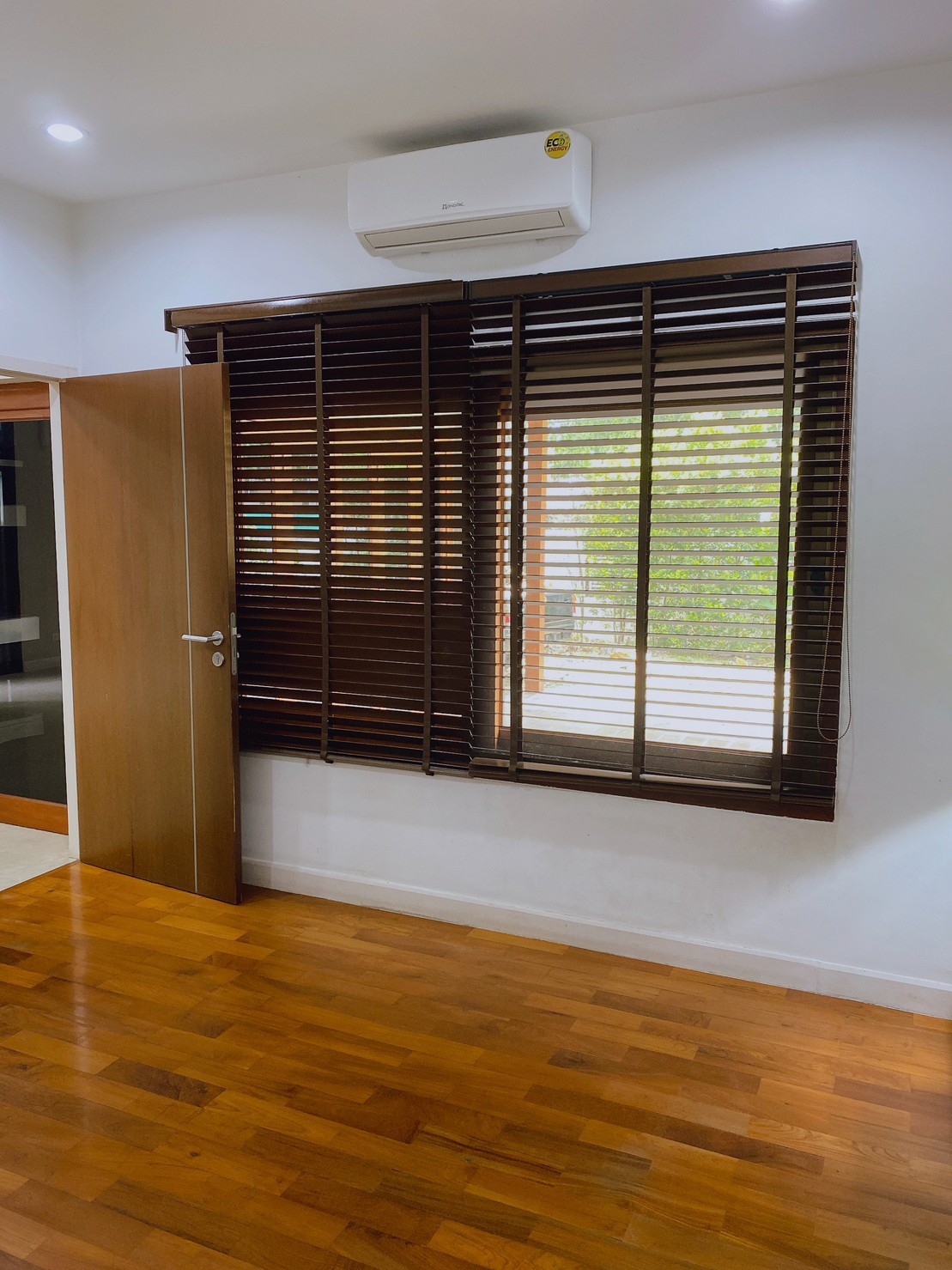 Detached House For Rent