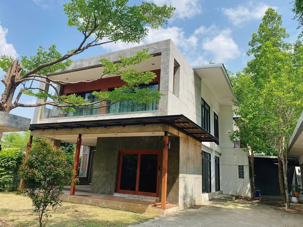 Detached House For Rent
