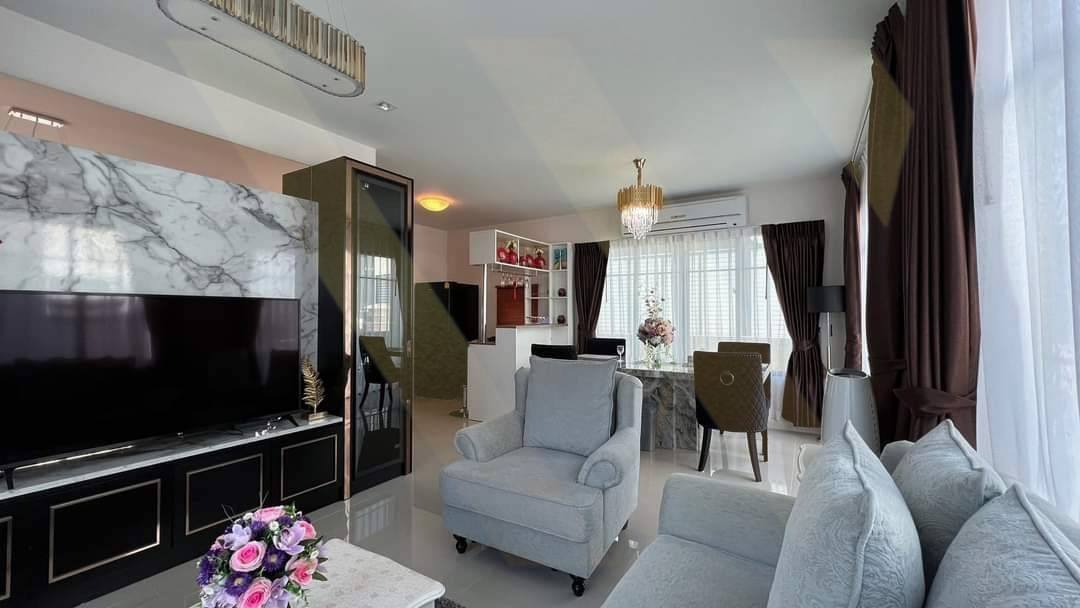 Detached House For Rent