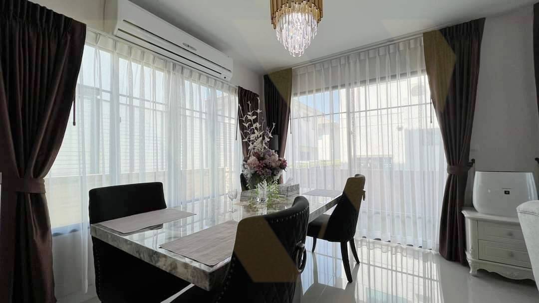 Detached House For Rent