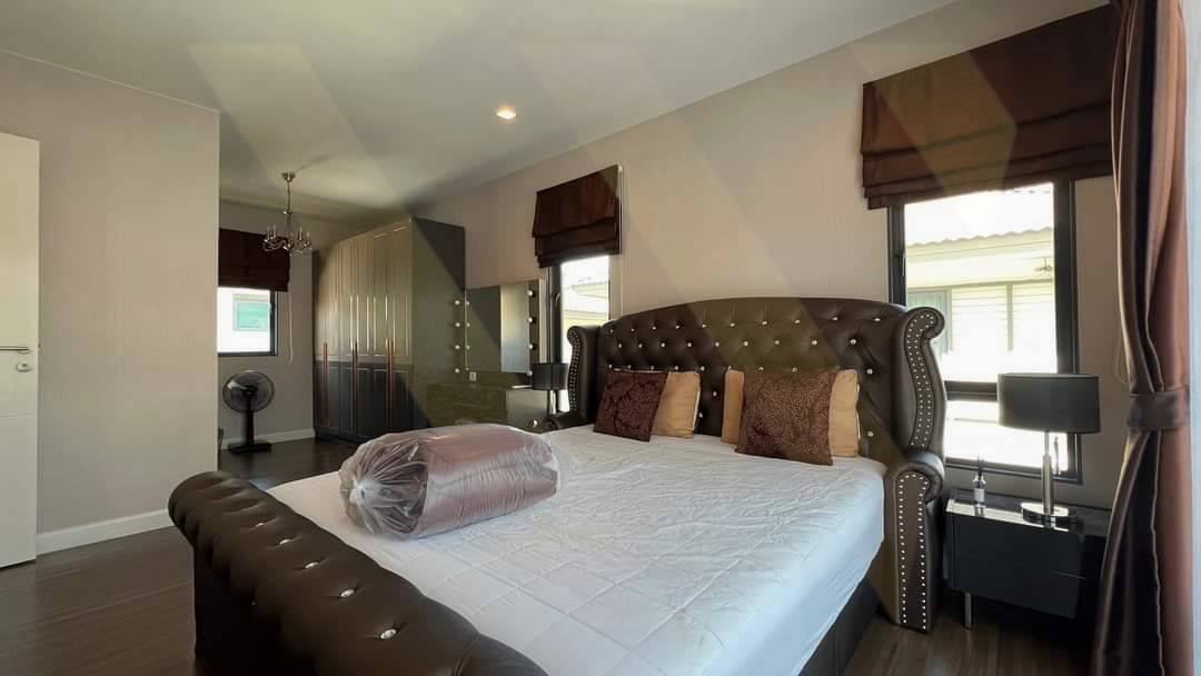 Detached House For Rent