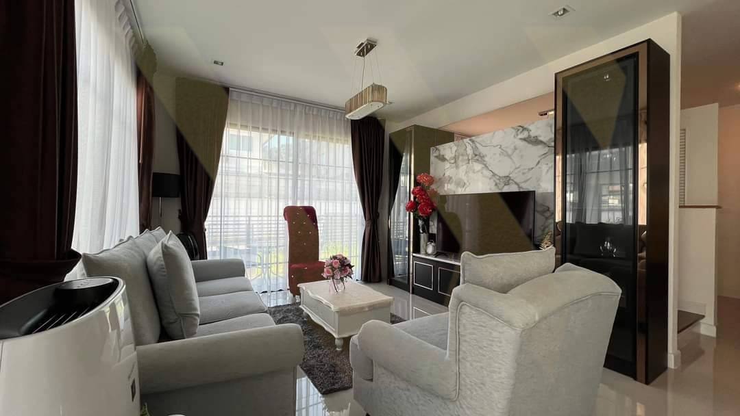 Detached House For Rent