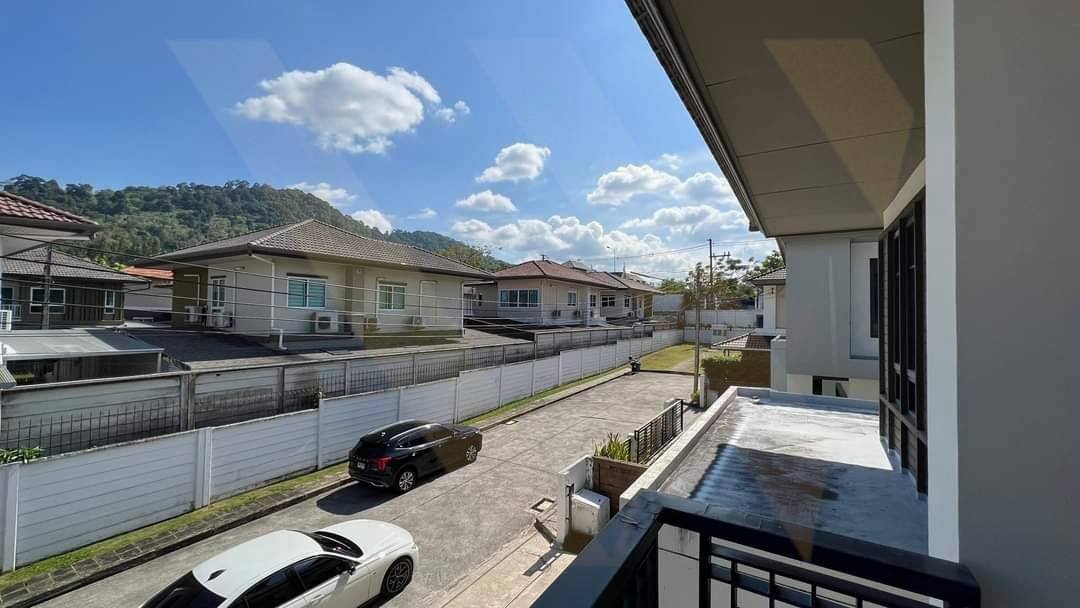 Detached House For Rent