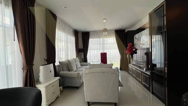 Detached House For Rent