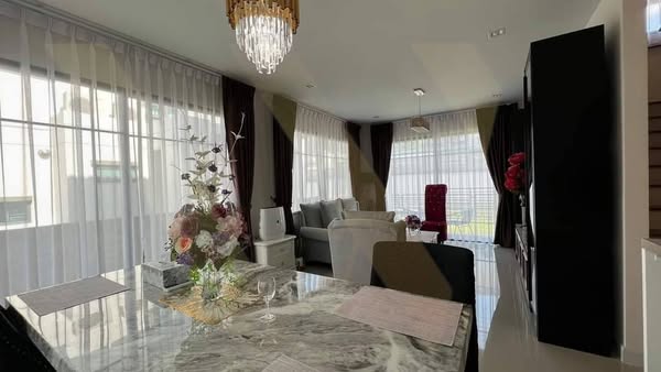 Detached House For Rent