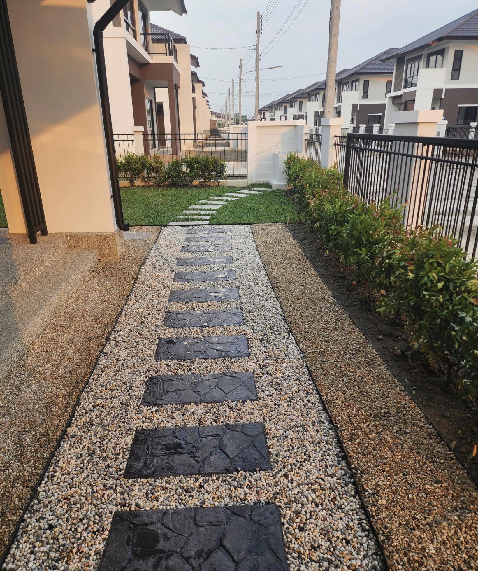 Detached House For Rent