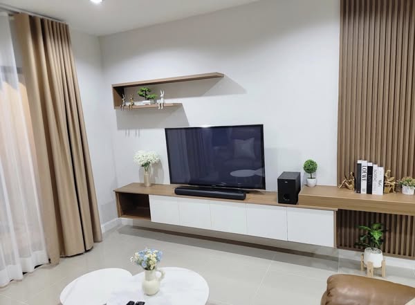 Detached House For Rent