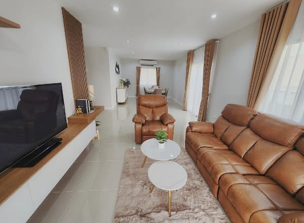 Detached House For Rent