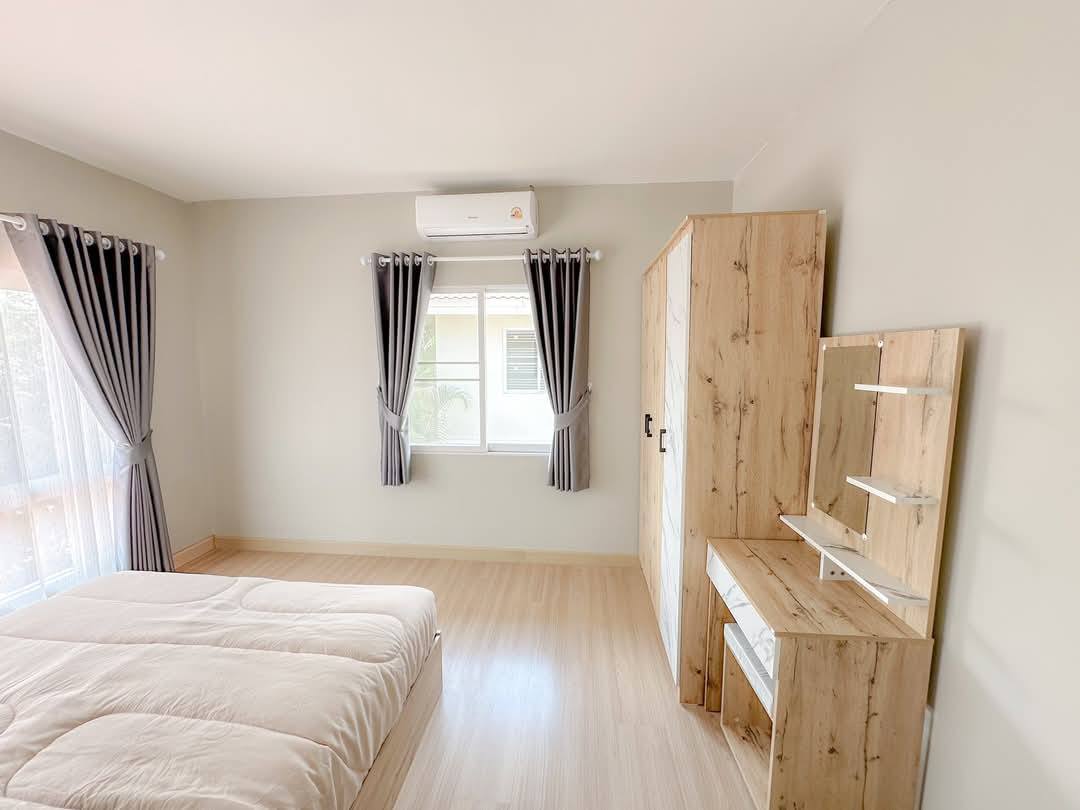 Detached House For Rent