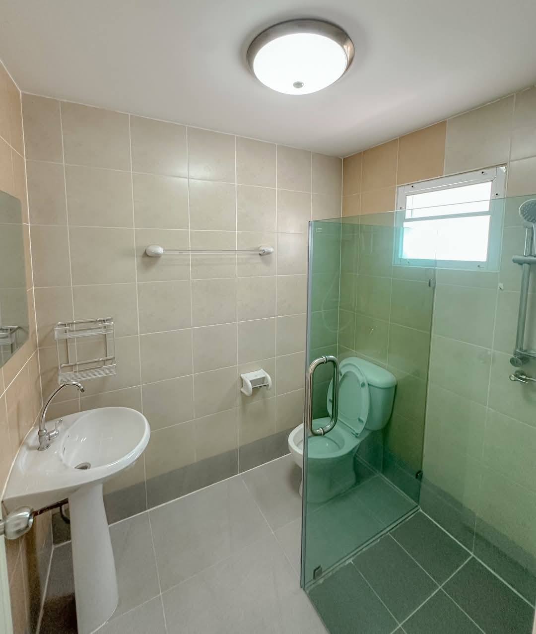 Detached House For Rent