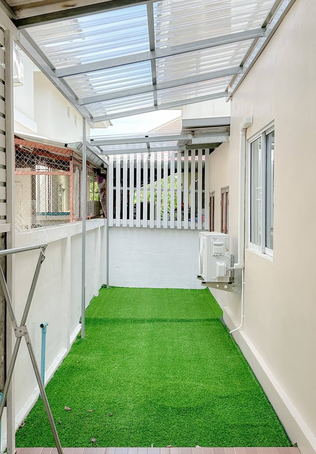 Detached House For Rent