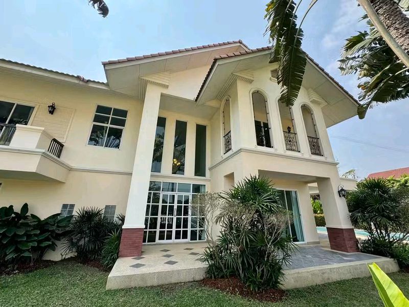 Luxury Pool Villa For Rent