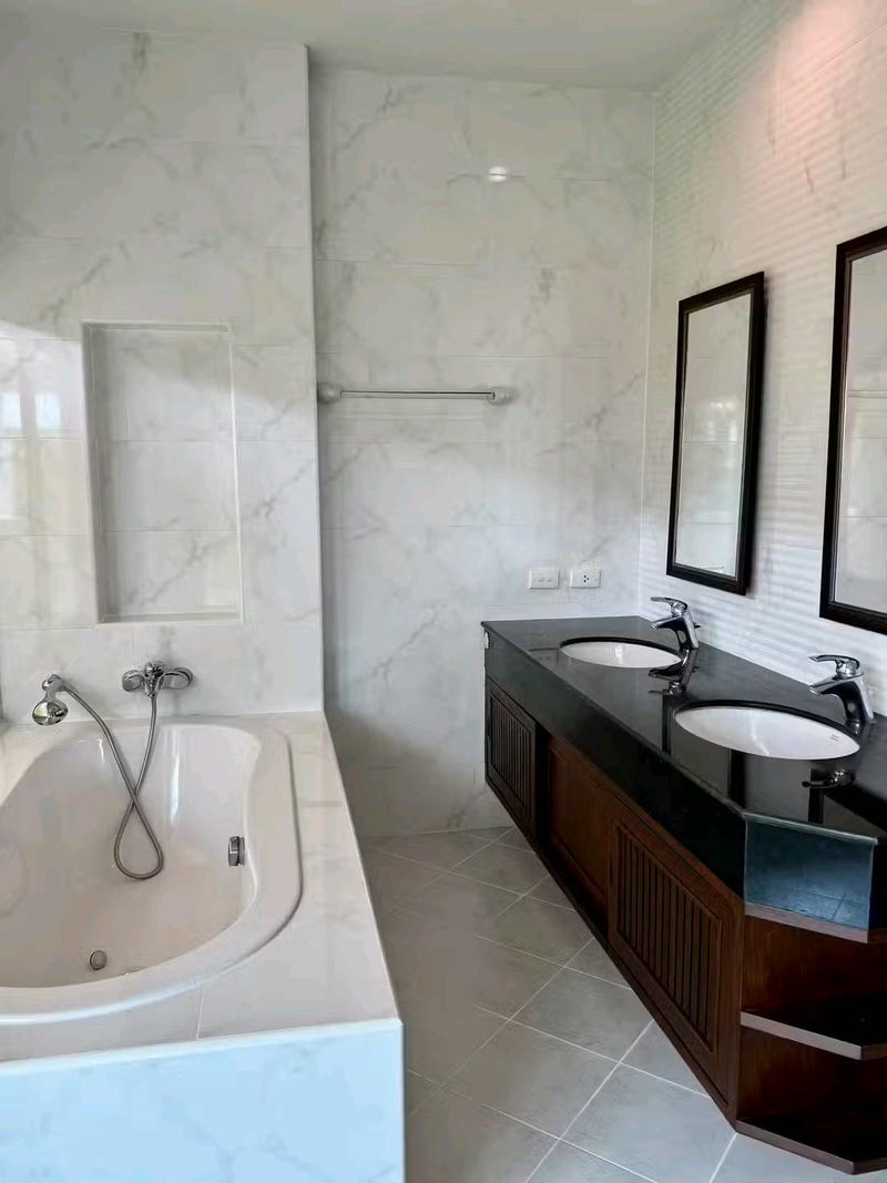 Luxury Pool Villa For Rent