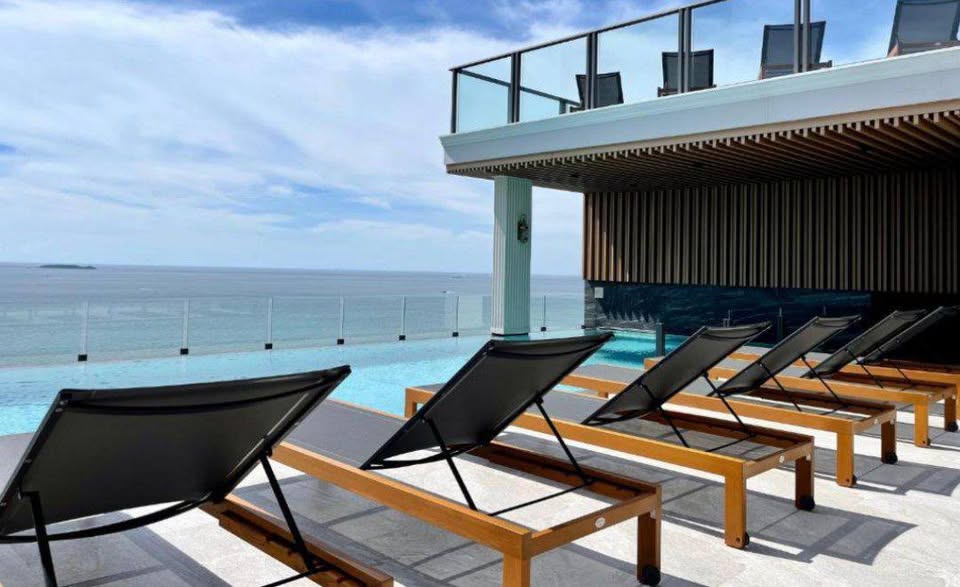 Penthouse with Jacuzzi For Sale
