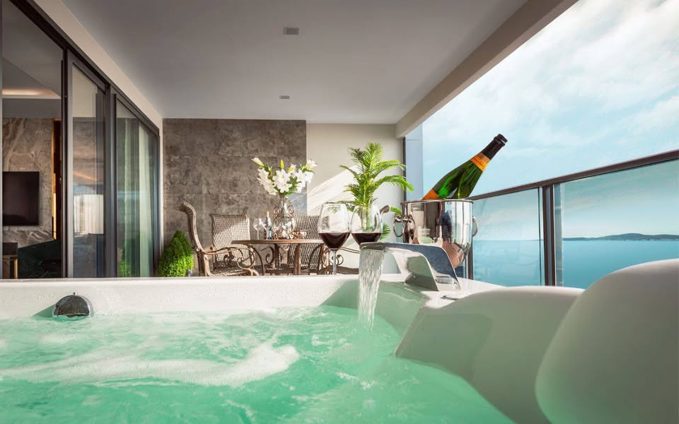 Penthouse with Jacuzzi For Sale