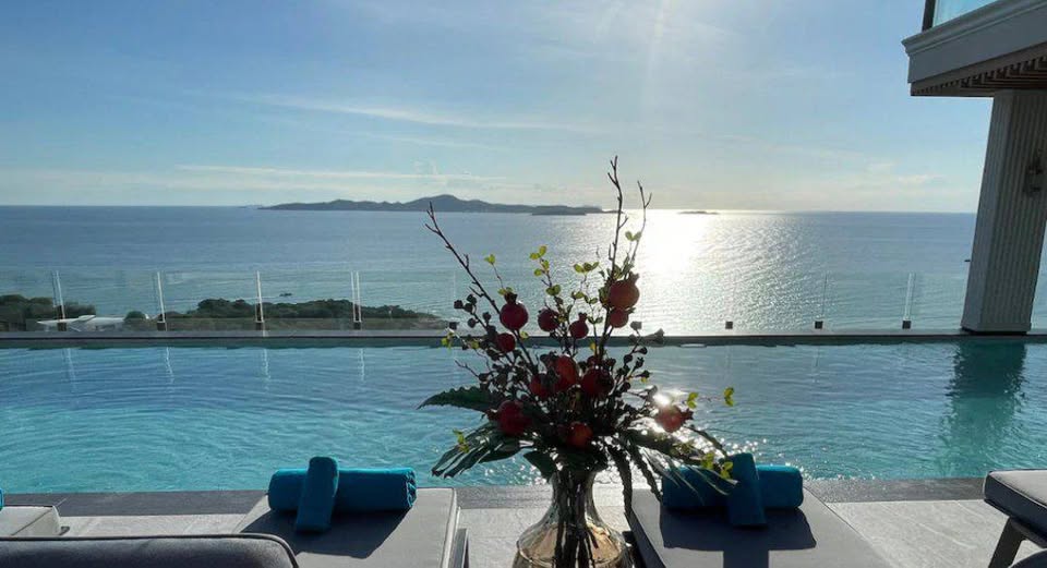 Penthouse with Jacuzzi For Sale