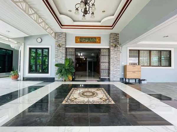 Beautiful Detached House For Rent