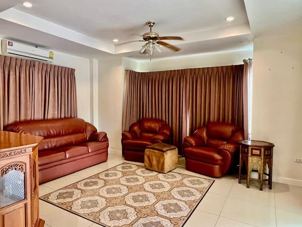 Detached House for Rent