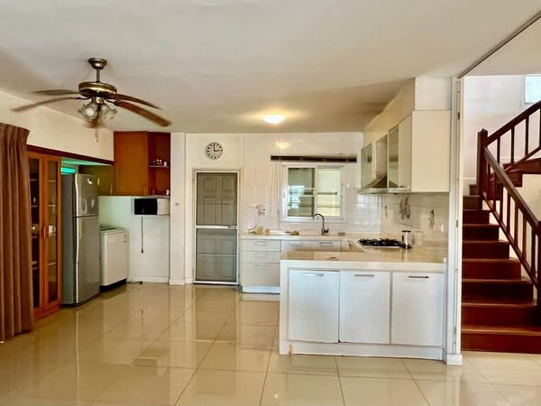 Detached House for Rent