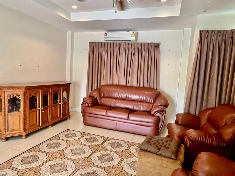 Detached House for Rent