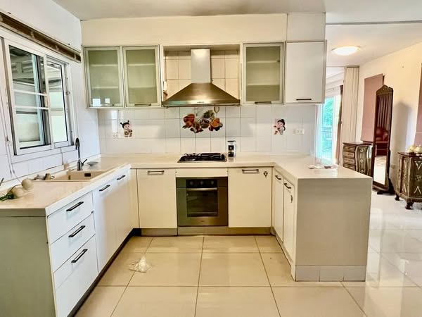 Detached House for Rent