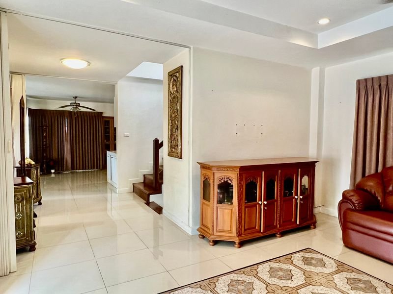 Detached House for Rent