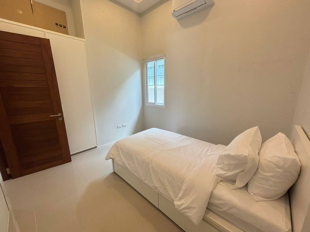 Detached House For Rent