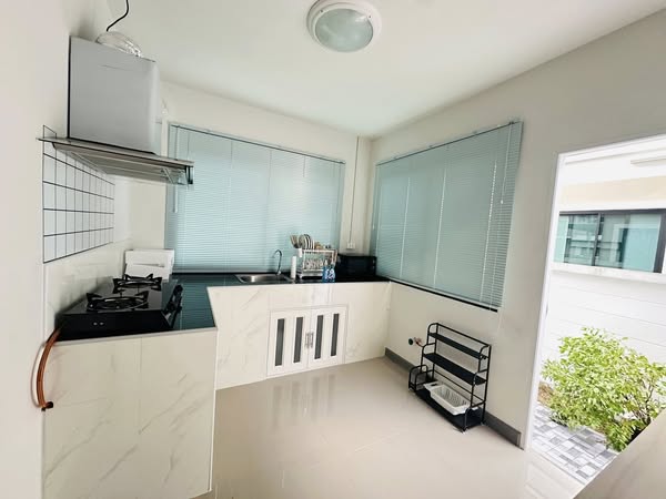 Beautiful Detached House For Rent