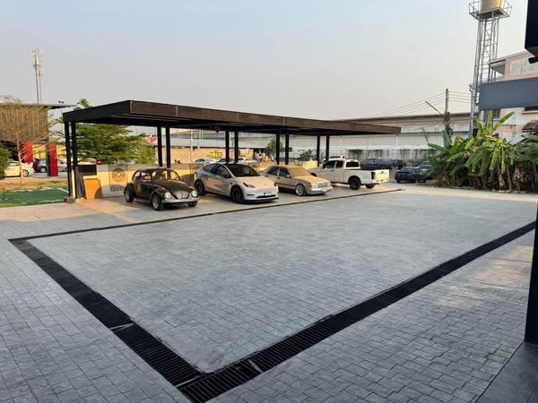 Showroom For Rent