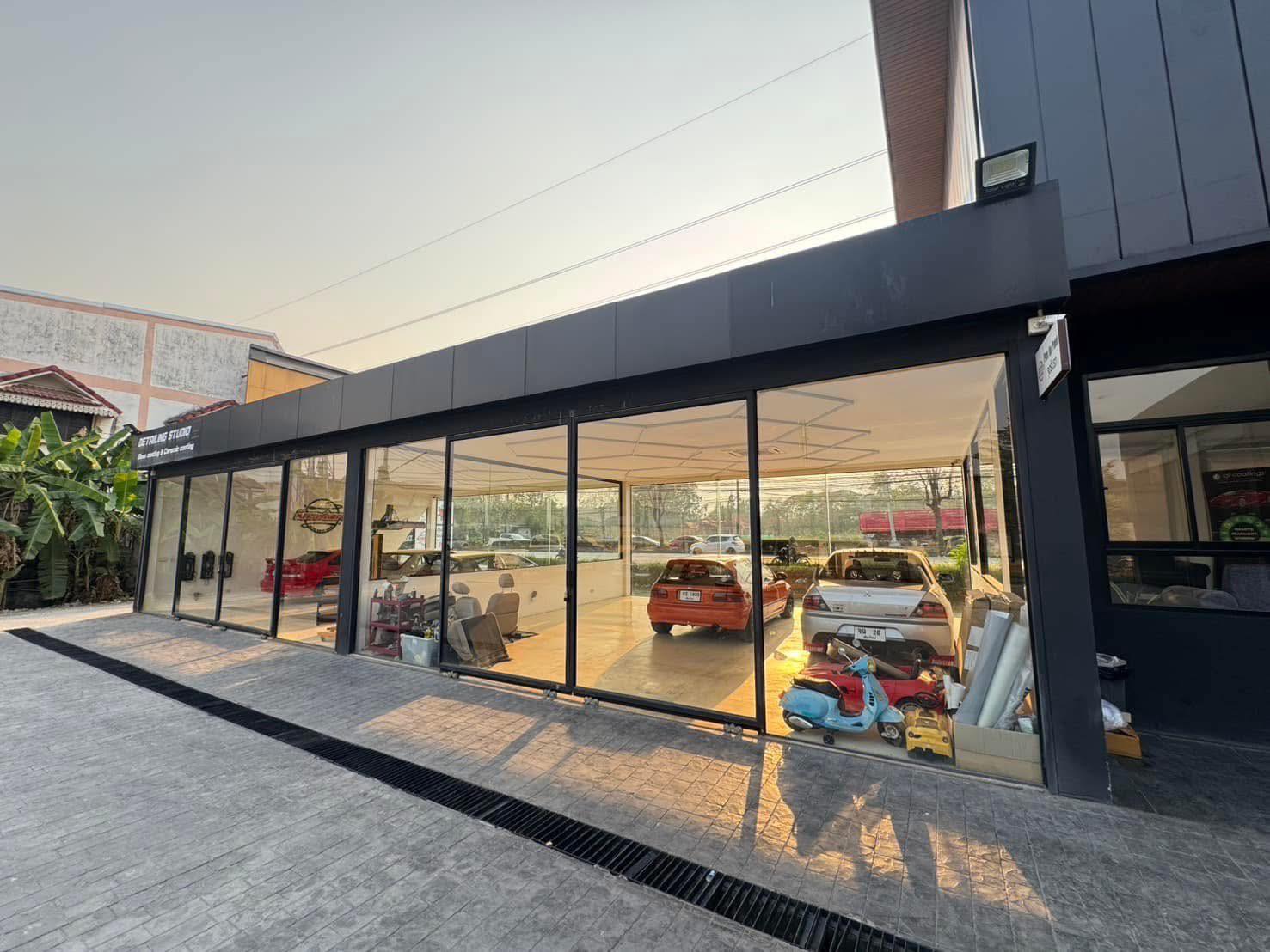 Showroom For Rent