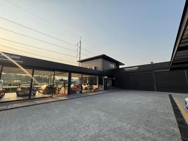 Showroom For Rent