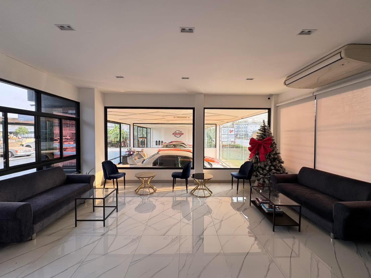 Showroom For Rent