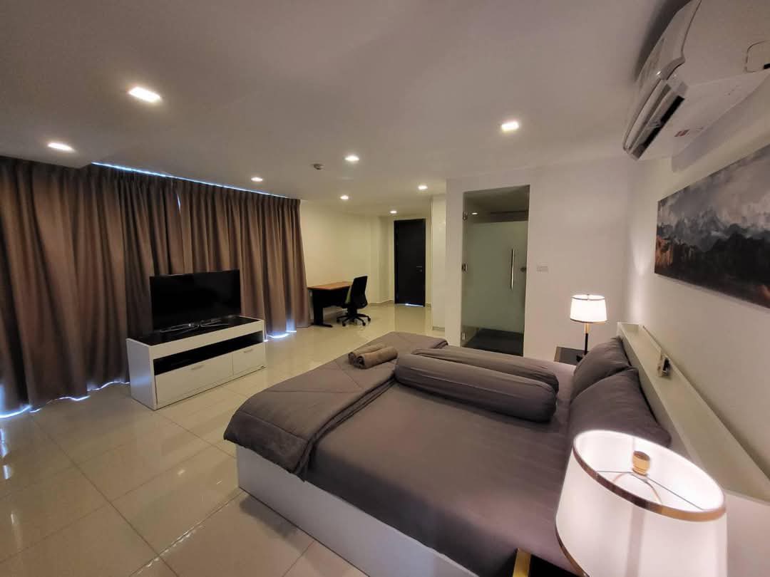 Large One Bedroom Apartment For Rent