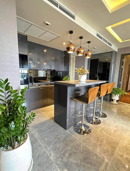 Penthouse with Jacuzzi For Rent