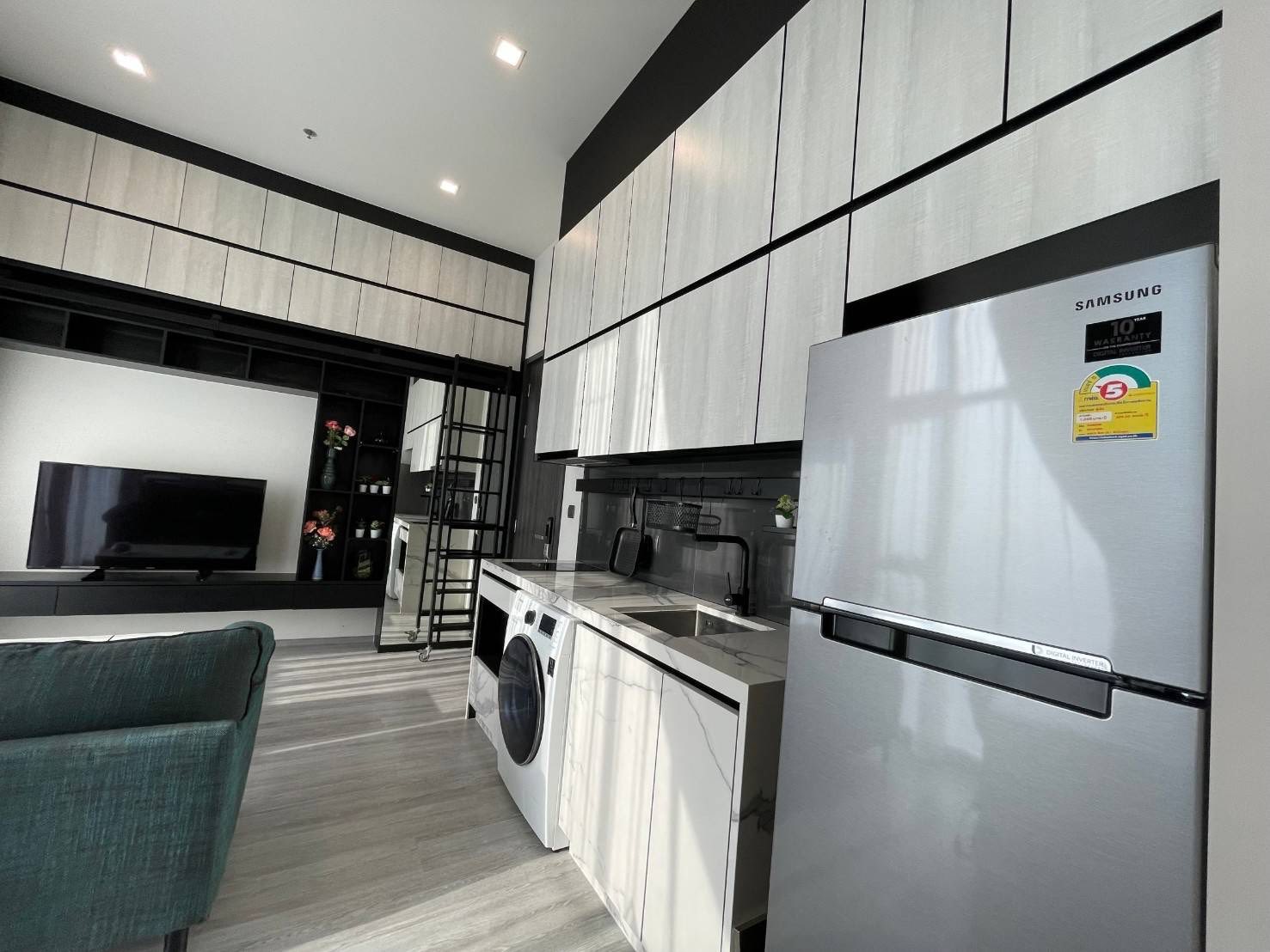 One Bedroom Condo For Rent