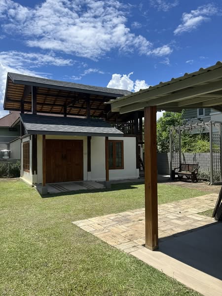 Detached House for Rent