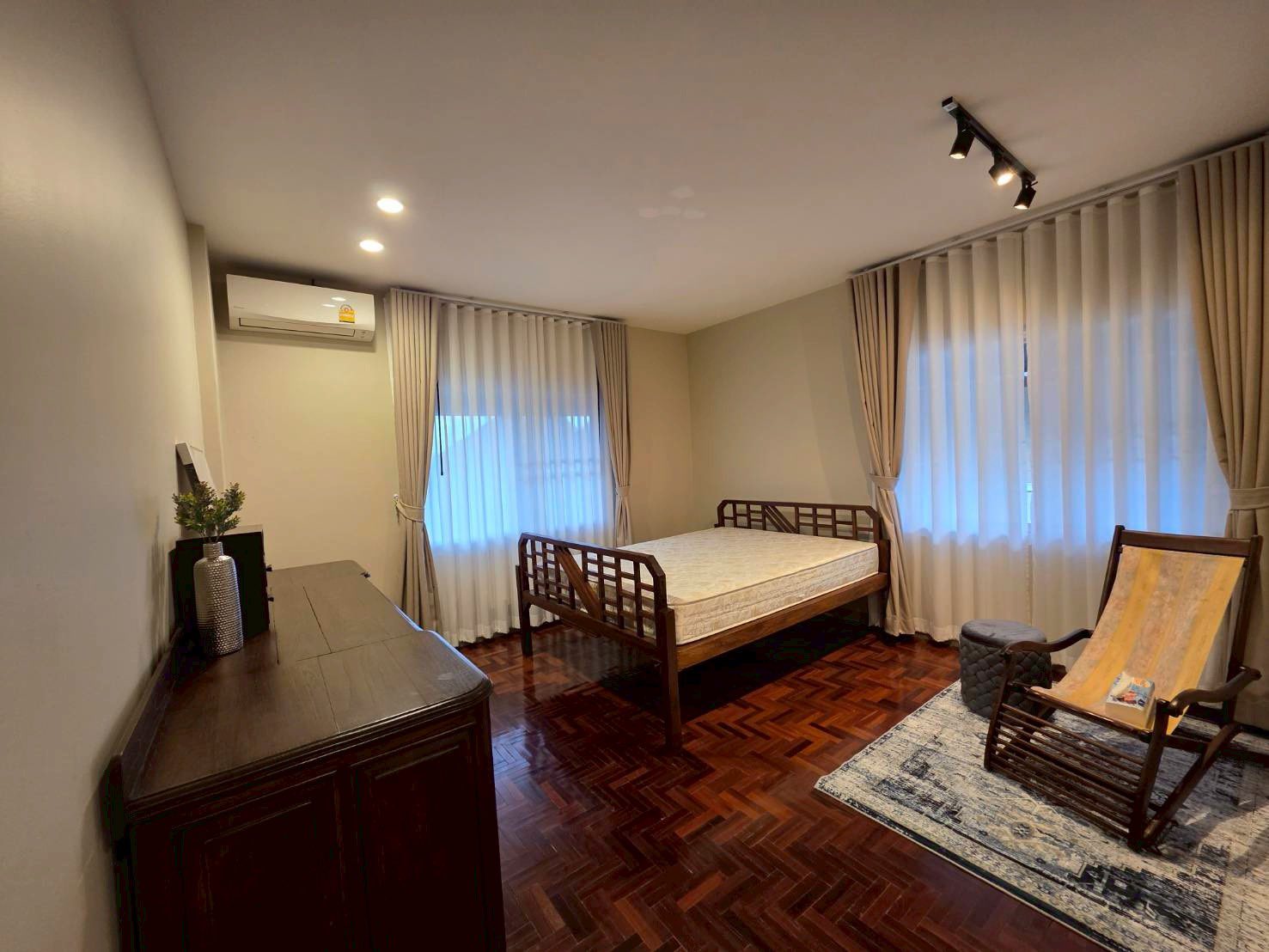 Detached House for Rent