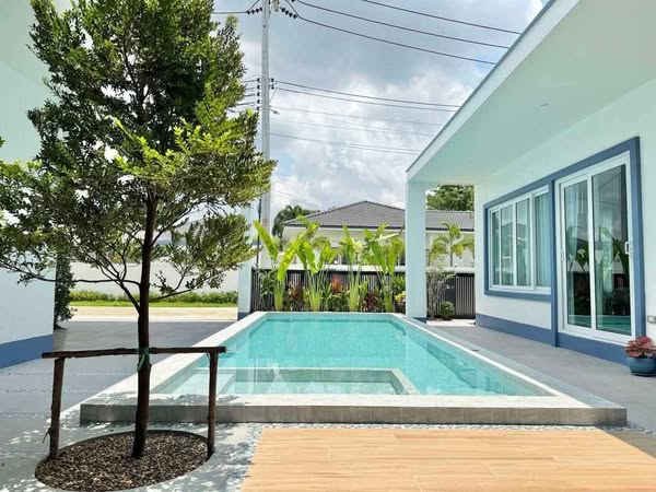 House with Pool For Sale