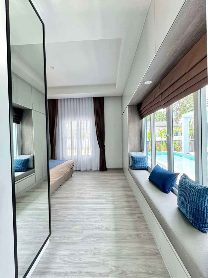 House with Pool For Sale