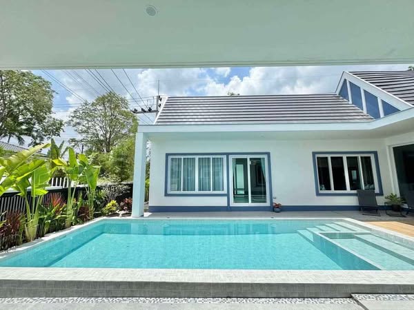 House with Pool For Sale