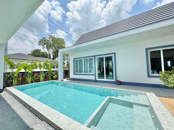 House with Pool For Sale