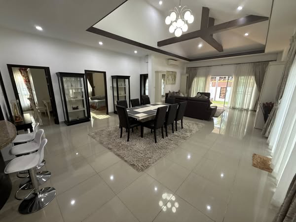 Big House with Pool For Sale