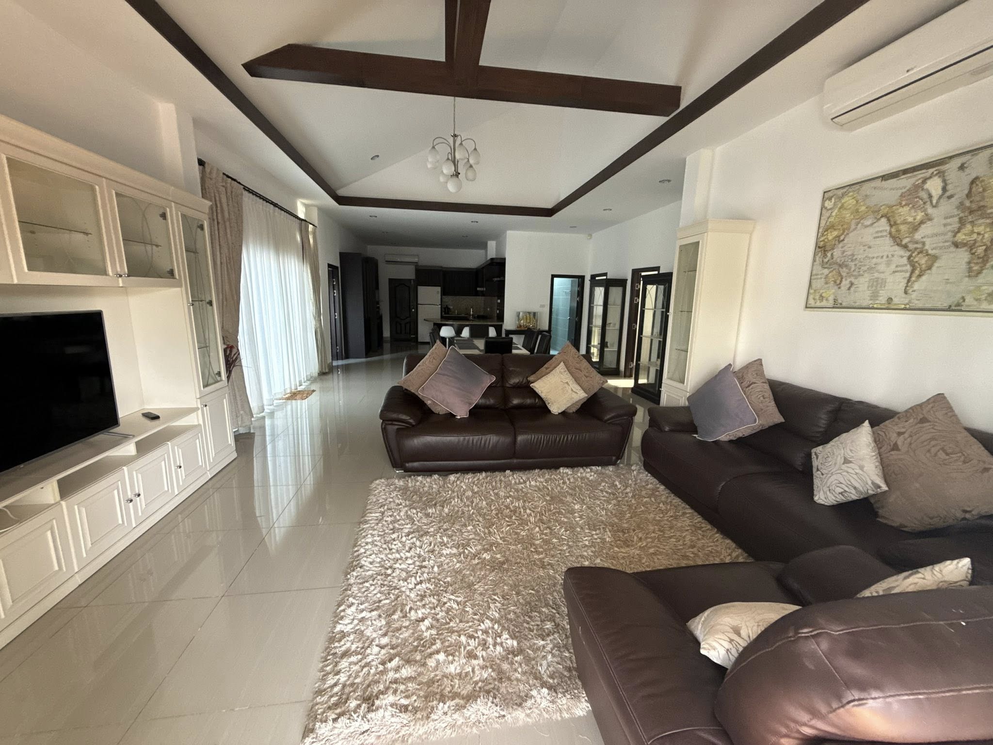 Big House with Pool For Sale
