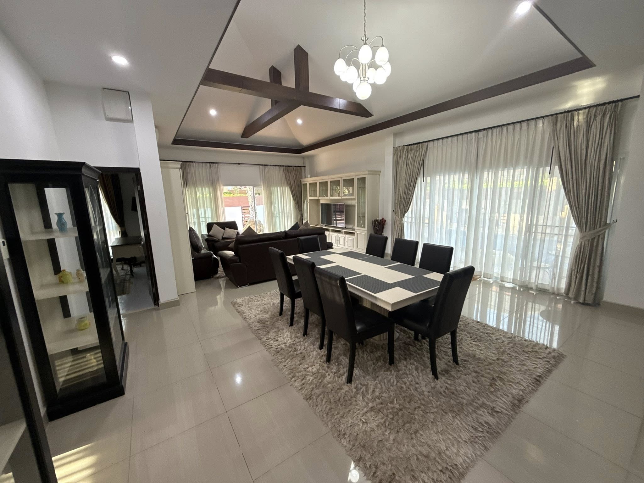 Big House with Pool For Sale